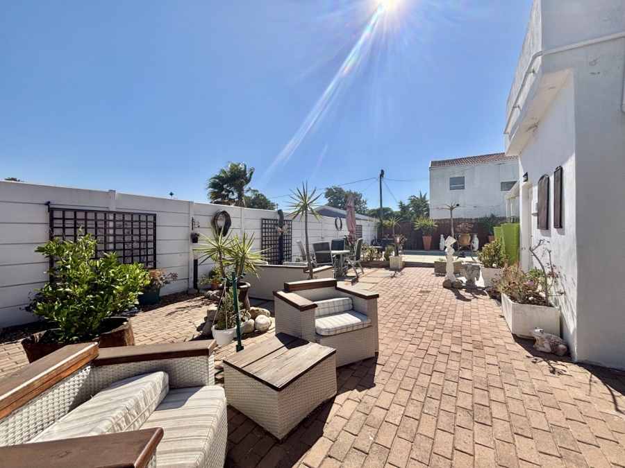 5 Bedroom Property for Sale in Flamingo Vlei Western Cape